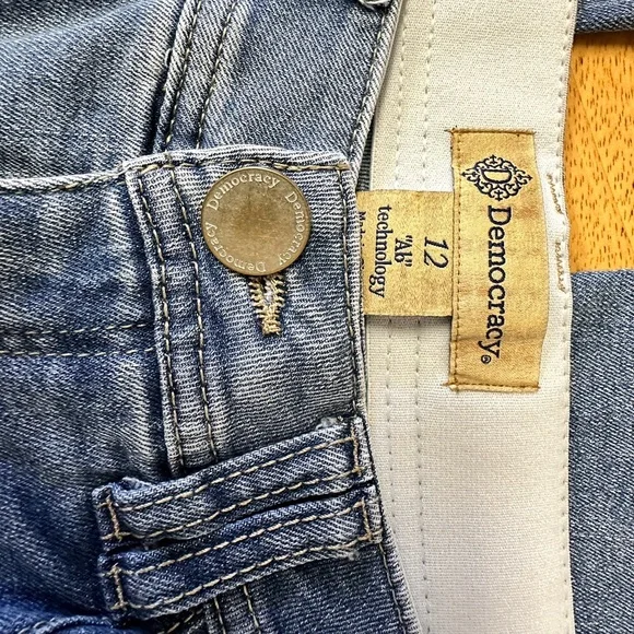 Democracy Blue Straight Leg Jeans Classic Denim - Picture 2 of 3